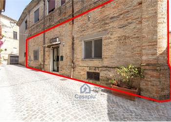  Charming Historic Commercial Space in the Heart of Morrovalle 