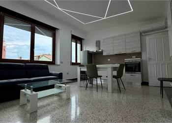 AMPIO QUADRILOCALE CON TERRAZZO E DUE BAGNI